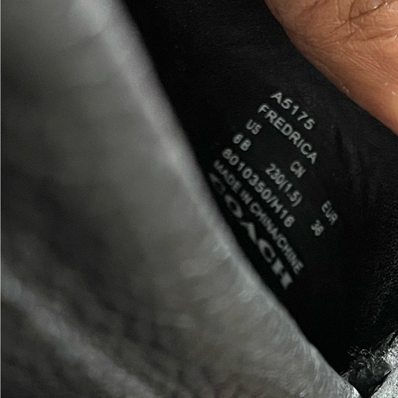 Coach Fredrica Black Pebbled Leather Work Office Loafers Size 6 - Picture 3 of 5